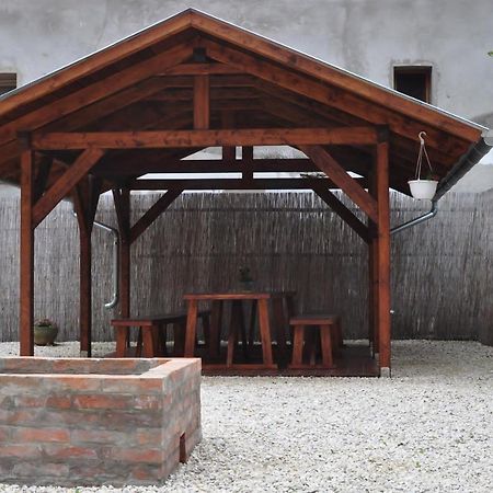 Csongradi Vendegvaro Apartmanok, Szarka Haz Dış mekan fotoğraf